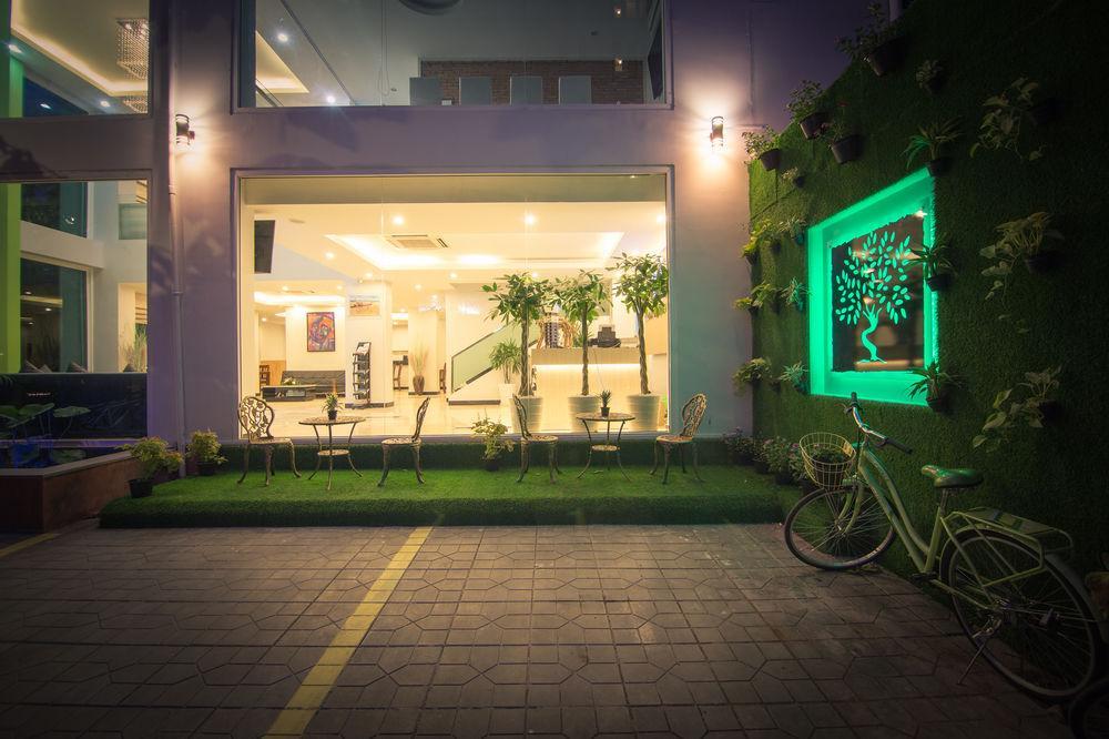 Colina Sky Hotel Phnom Penh Exterior photo