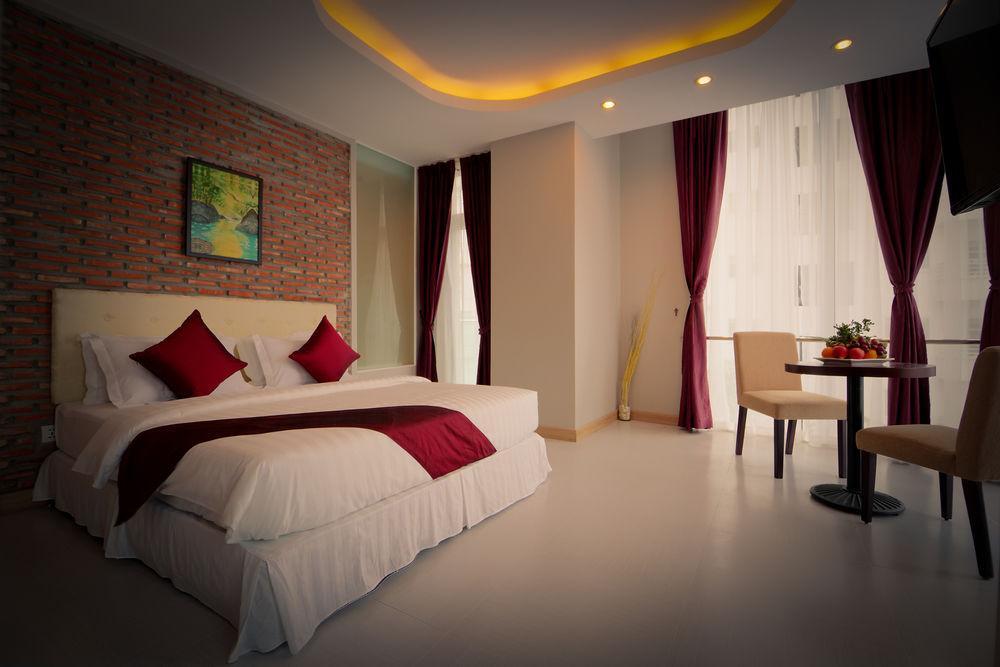 Colina Sky Hotel Phnom Penh Exterior photo
