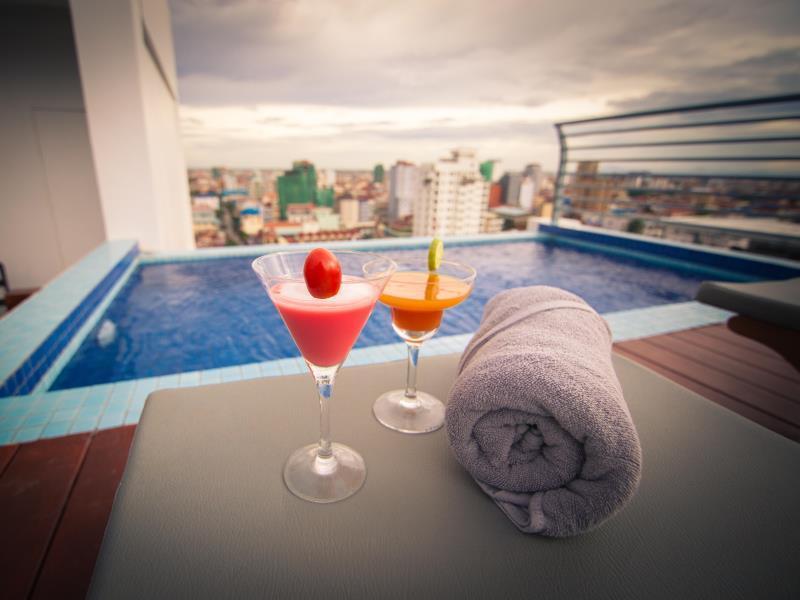 Colina Sky Hotel Phnom Penh Exterior photo