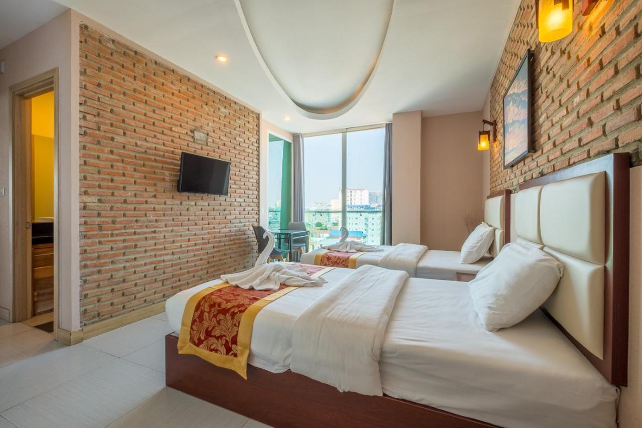 Colina Sky Hotel Phnom Penh Exterior photo